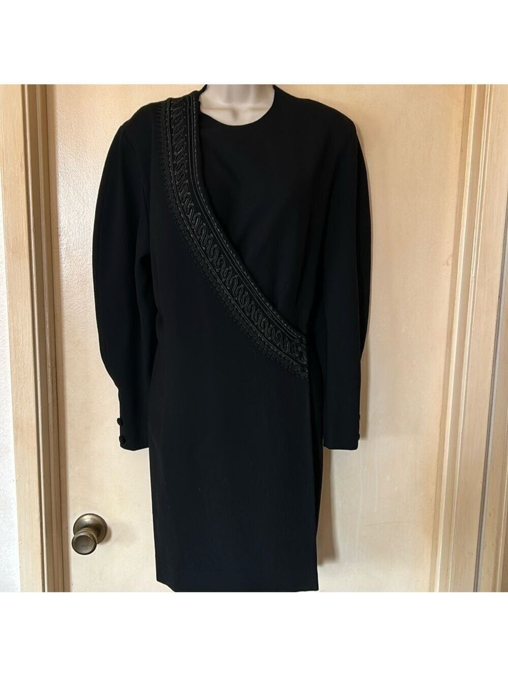 Linda Alland for Ellen Tracy vintage 1980’s 100% wool black sheath size 6